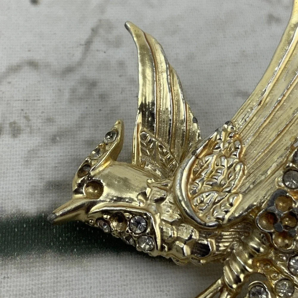 Vintage‎ Bird on a Branch Gold Toned Bird Brooch Rhinestones Missing Ornate Flaw